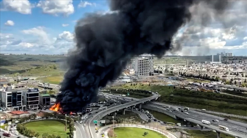 Büyük yangın! Siyah dumanlar gökyüzünü kapladı