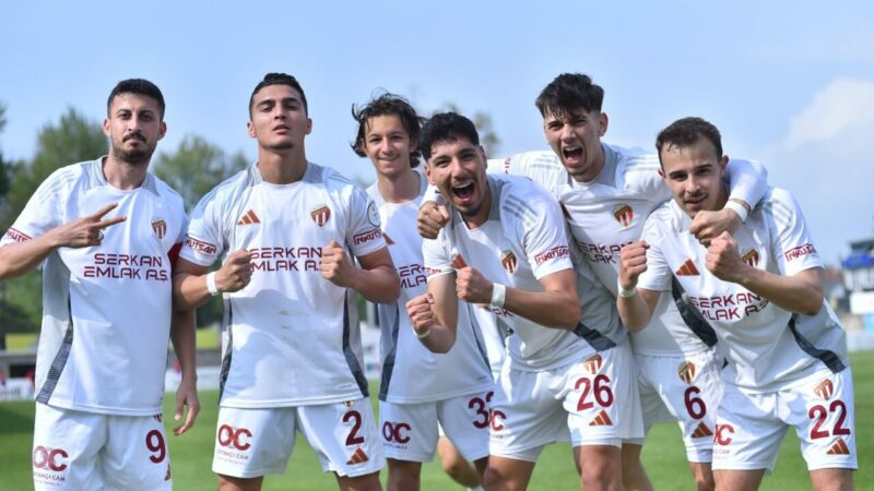 Bursa’nın 2.Lig ekibinden 3 gollü zafer Bordo beyazlılar, 1461 Trabzon FK’yı Recep Efe Koçak (2) ve