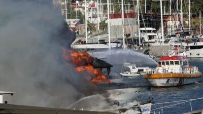 Limanda yangın paniği: Tekneler alev alev yanıyor