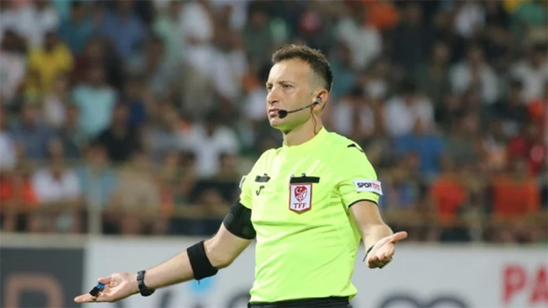 Fenerbahçe - Beşiktaş derbisinin hakemi Yasin Kol oldu.