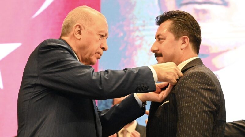 İYİ Parti'den istifa ederek AK Parti'ye geçen Yenişehir Belediye Başkanı