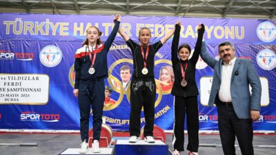 Bursa Naim Süleymanoğlu Spor Kompleksi’nde halter rüzgarı