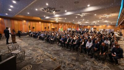 Arnavut iş insanlarından Priştina’ya çıkartma