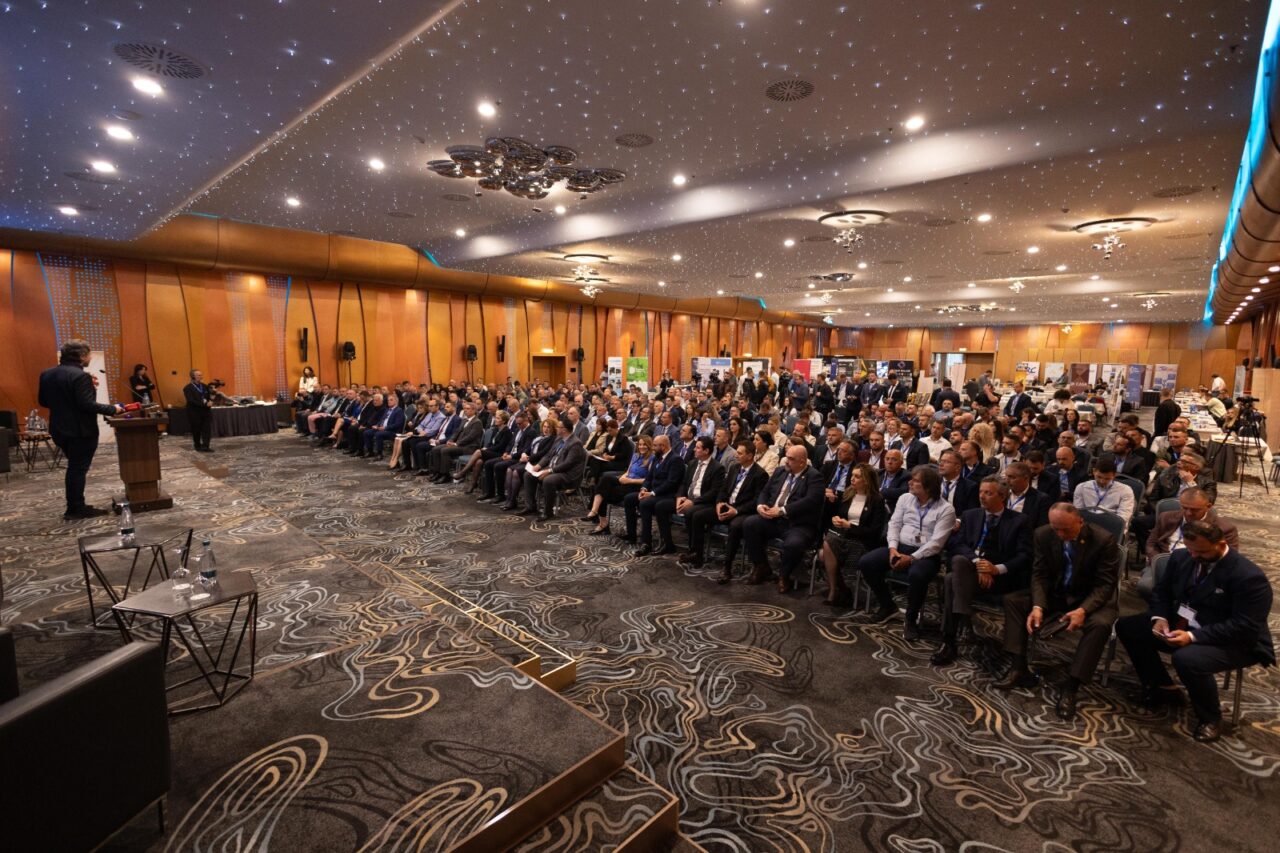 Arnavut iş insanlarından Priştina’ya çıkartma Arnavut iş insanlarından Priştina’ya çıkartma
