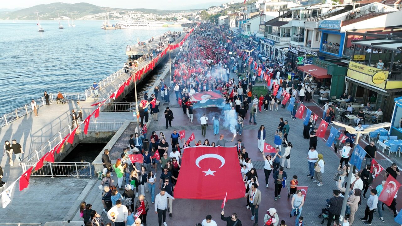 Mudanya’da 19 Mayıs coşkusu meydanlara taştı Mudanya’da 19 Mayıs coşkusu meydanlara taştı