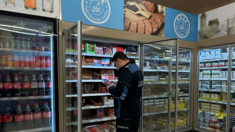 İnegöl Belediyesi Zabıta Müdürlüğü halk sağlığı için 7/24 sahada İnegöl Belediyesi Zabıta Müdürlüğü farklı zaman dilimlerine farklı sektörlere yönelik