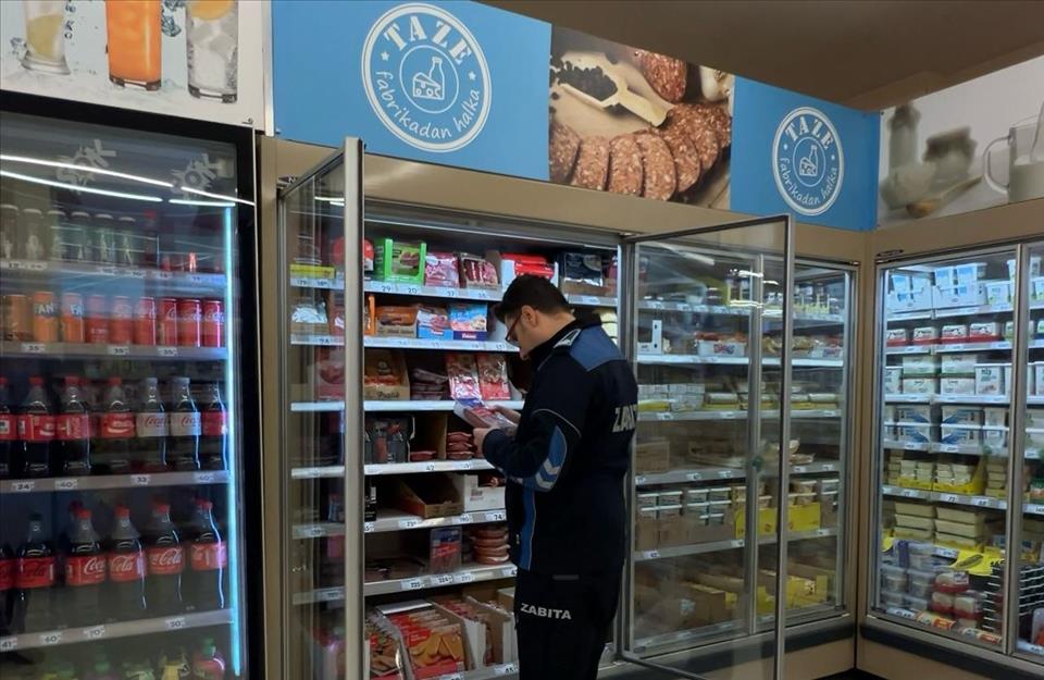 İnegöl Belediyesi Zabıta Müdürlüğü halk sağlığı için 7/24 sahada İnegöl Belediyesi Zabıta Müdürlüğü halk sağlığı için 7/24 sahada