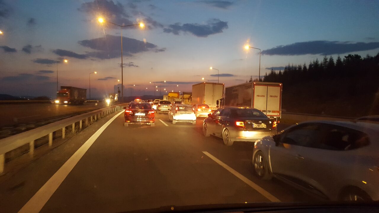 Bursa’daki bu yola 3 şeritte yetmiyor!