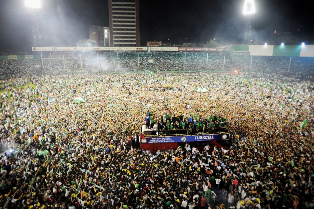 Bursaspor 15 yıl önce bugün Süper Lig şampiyonu olmuştu; Ne çabuk geçti zaman! Bursaspor 15 yıl önce bugün Süper Lig şampiyonu olmuştu; Ne çabuk geçti zaman!
