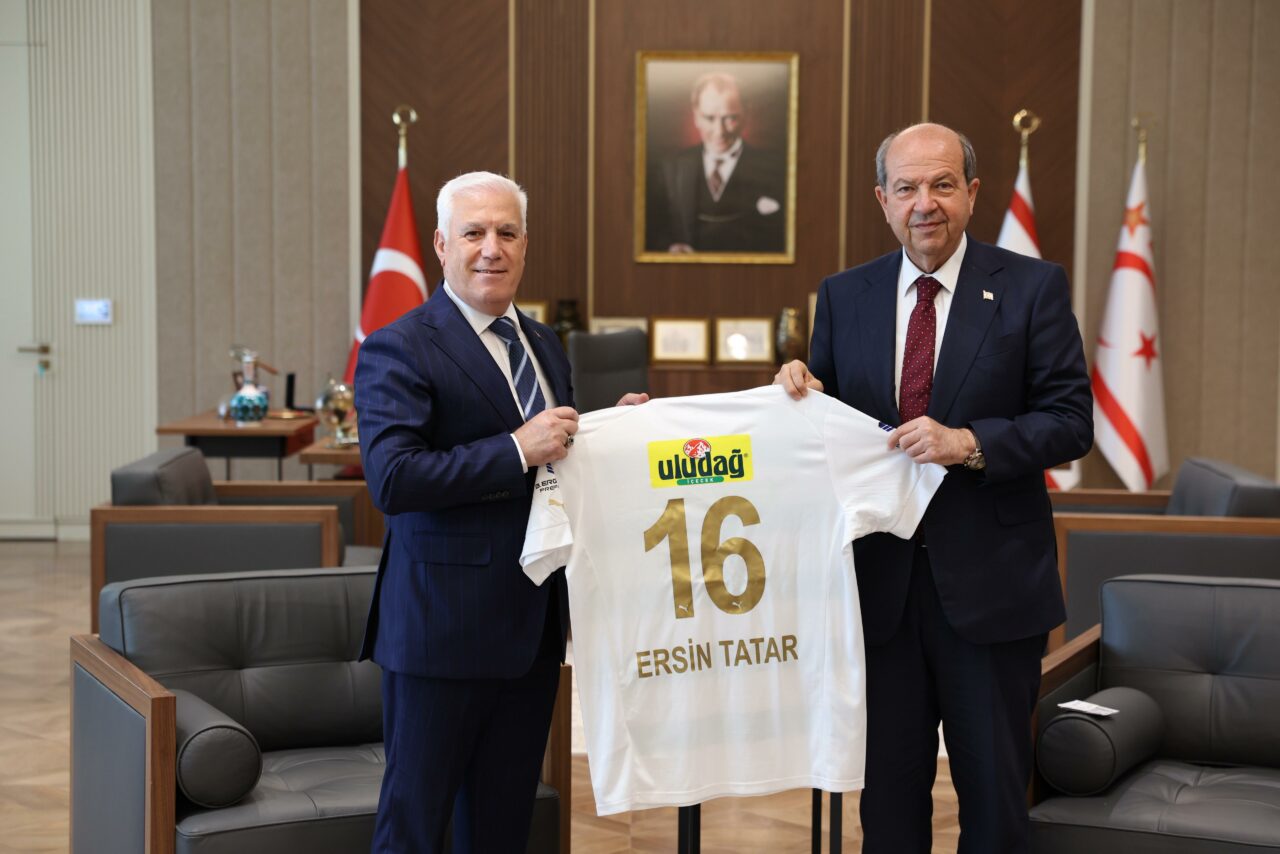 Başkan Bozbey’den KKTC Cumhurbaşkanı Tatar’a Bursaspor forması