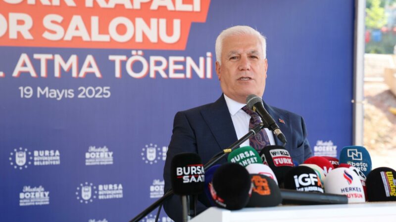 Bursa’ya 5 bin kişilik yeni stadyum ve spor salonu Büyükşehir Belediye Başkanı Mustafa Bozbey, Atatürk Spor Salonu'nun temel atma