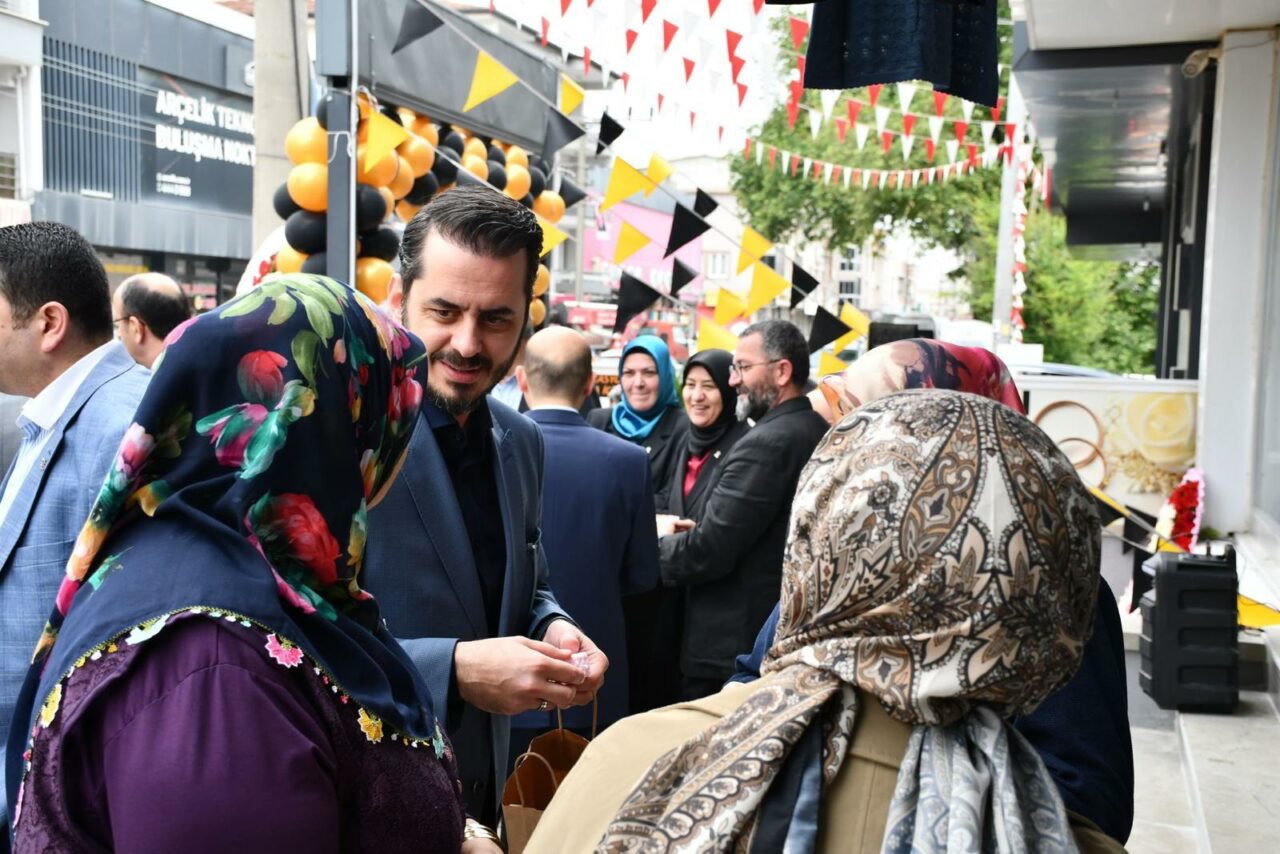 AK Parti Osmangazi’den Anneler Günü’nde anlamlı ziyaret