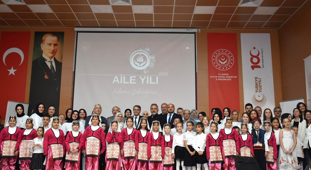 Bursa’da Aile Yılı’na özel etkinlik; Özbağkıran çiftinden altın öğütler