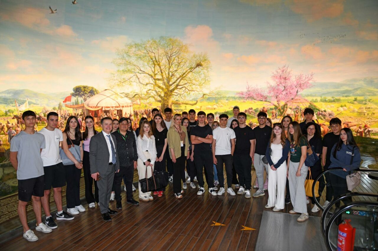 19 Mayıs ruhunu taşıyan gençlerden Bursa’da eğitime teknolojik destek