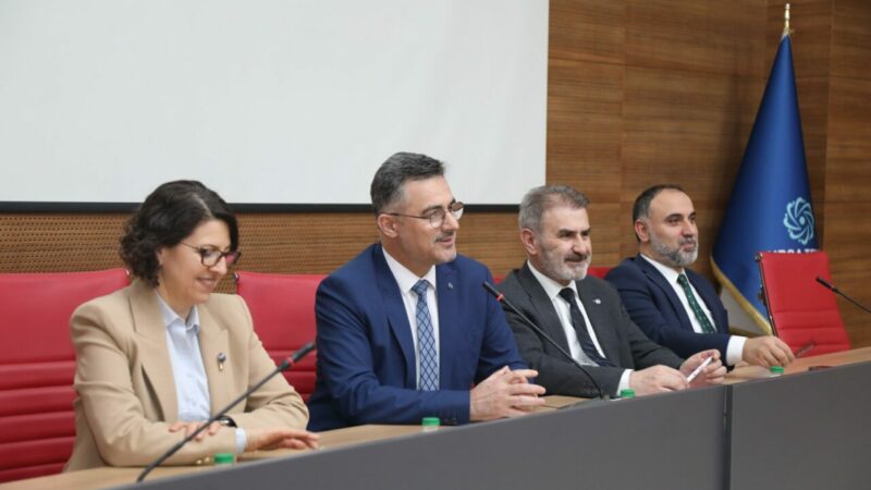 Bursa Teknik Üniversitesi Rektörü Naci Çağlar’dan yurt müjdesi Öğrenci odaklı çalışmalarını hız kesmeden sürdüren Bursa Teknik Üniversitesi'nde, Rektör