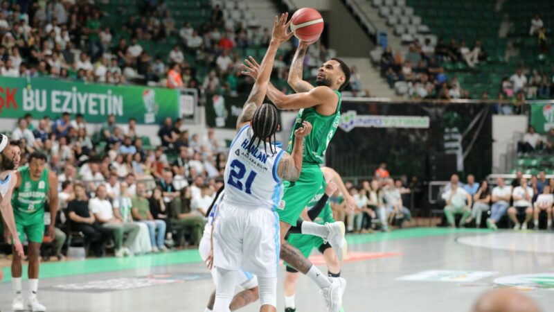 Bursaspor Yörsan’dan buraya kadar! Evinde Türk Telekom’a mağlup olan Potanın Timsahları, sezona nokta koydu.