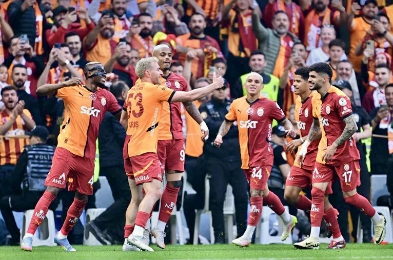 Şampiyon Galatasaray 5.yıldızı taktı