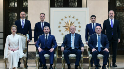 Büyükelçilerden Cumhurbaşkanı Erdoğan’a güven mektubu