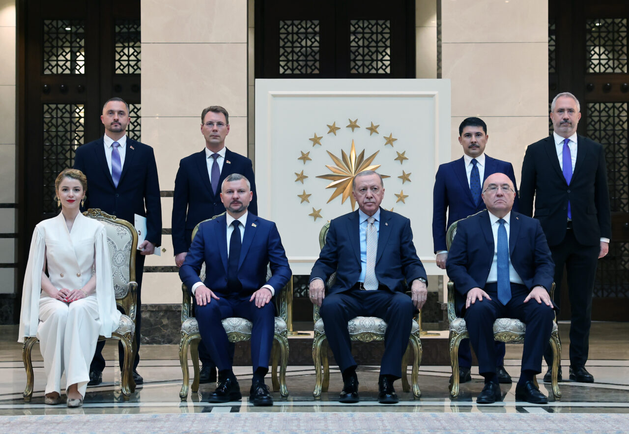 Büyükelçilerden Cumhurbaşkanı Erdoğan’a güven mektubu