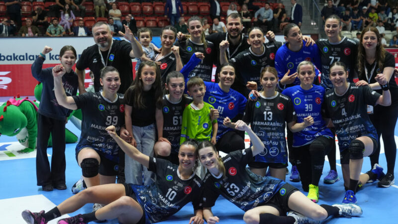 Bursa Büyükşehir’den bir ilk! Türkiye şampiyonu oldu… Bursa Büyükşehir Belediyespor, İzmir'de oynanan Hentbol HDI Sigorta Türkiye Kupası