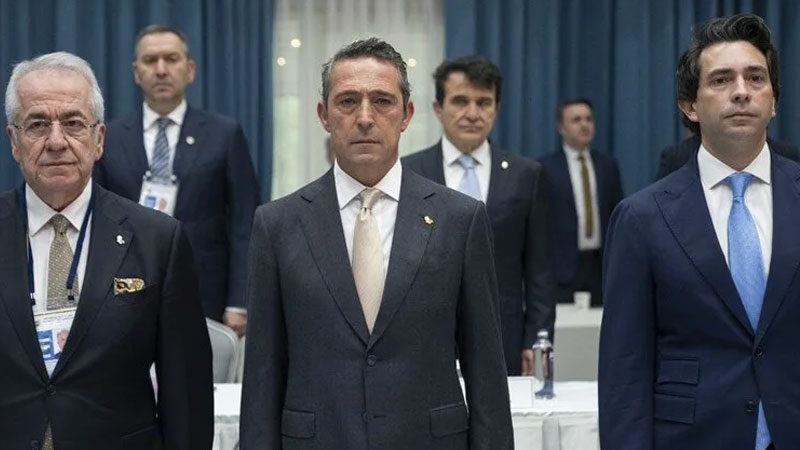 Ali Koç açıkladı: Fenerbahçe’de seçim kararı Fenerbahçe Başkanı Ali Koç olağanüstü genel kurul kararı alındığını açıkladı.