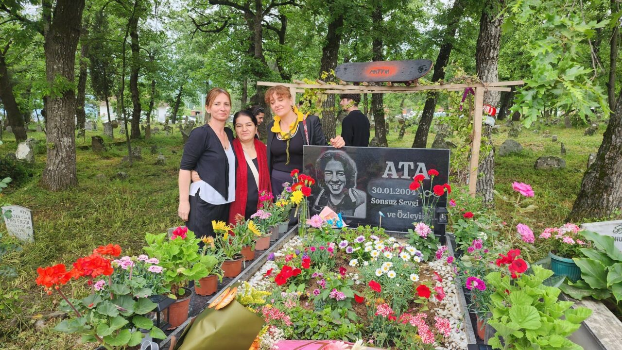 Bursa’da Ata Emre vefatının 1. yılında anıldı! Yasemin Minguzzi de oradaydı