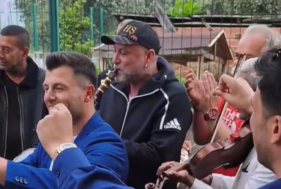 Ünlü sanatçı arkadaşının düğünü için Bursa’ya geldi