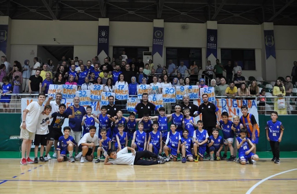 Yeşim Spor U10 Takımı Bursa şampiyonu oldu Yeşim Spor U10 Takımı Bursa şampiyonu oldu