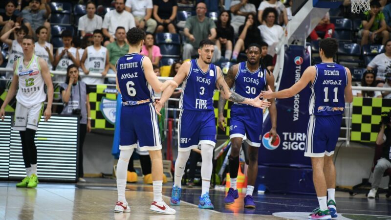 TOFAŞ tahtı geri aldı! Denizli’de Yukatel Merkezefendi Belediye Basket’i 92-94 mağlup eden Bursa ekibi,