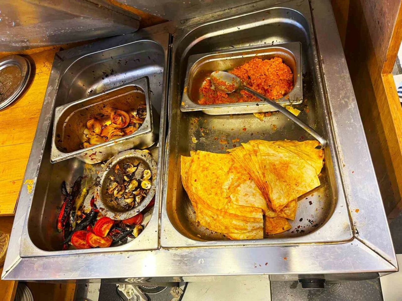 Restoranda mide bulandıran görüntüler Restoranda mide bulandıran görüntüler