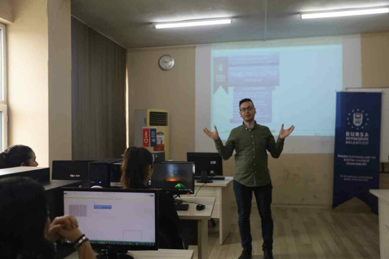 Bursa Büyükşehir’den üniversitelilerin gelişimine destek