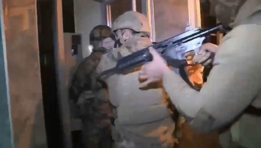 Bursa merkezli 25 ilde dev operasyon: 18 kişi tutuklandı Bursa merkezli 25 ilde dev operasyon: 18 kişi tutuklandı