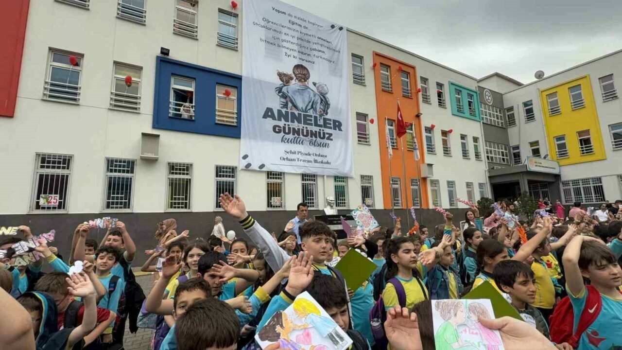 Bursa’da 1100 öğrenciden anneleri ağlatan sürpriz