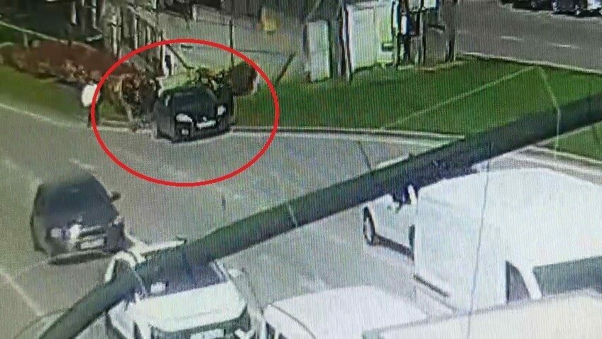 Bursa’da araba hırsızı kıskıvrak yakalandı! O anlar kamerada