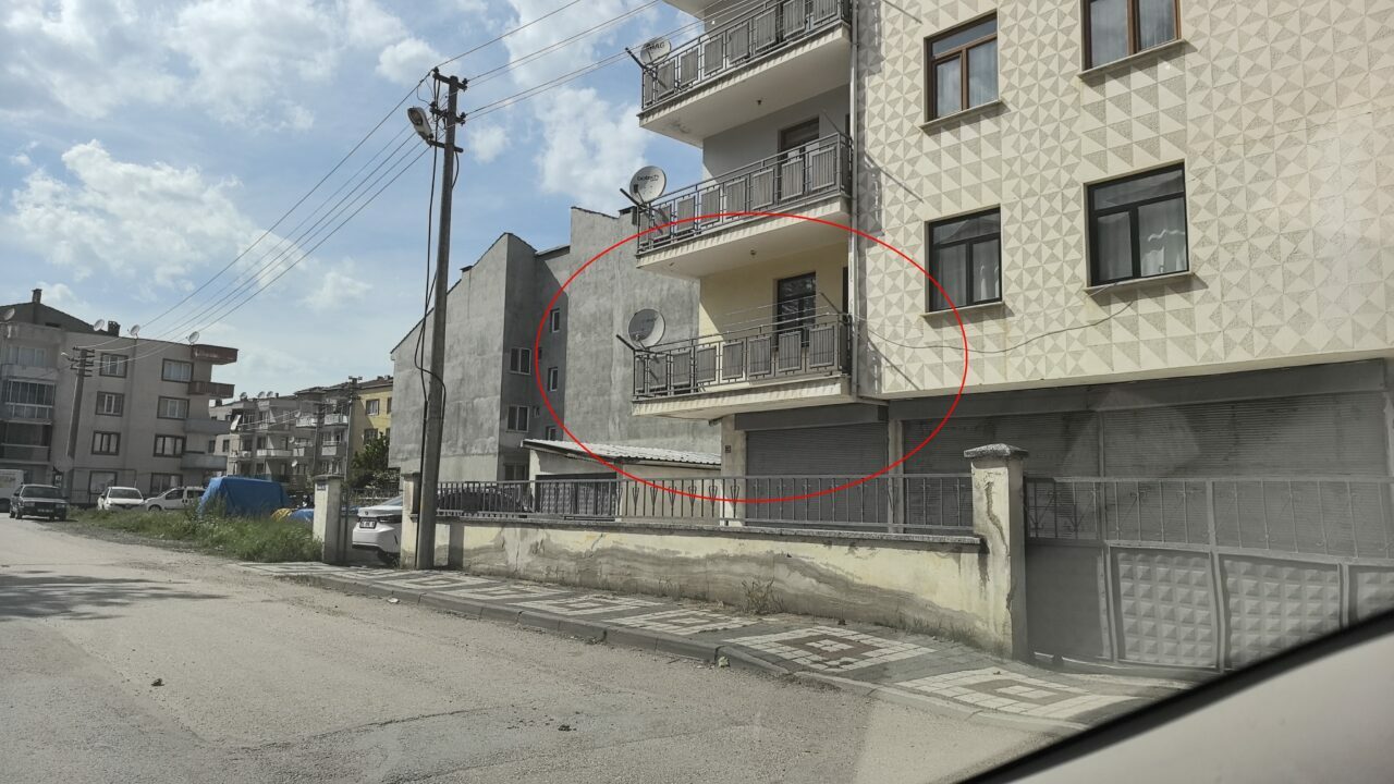 Bursa’da balkondan düşen çocuk yaralandı Bursa’da balkondan düşen çocuk yaralandı