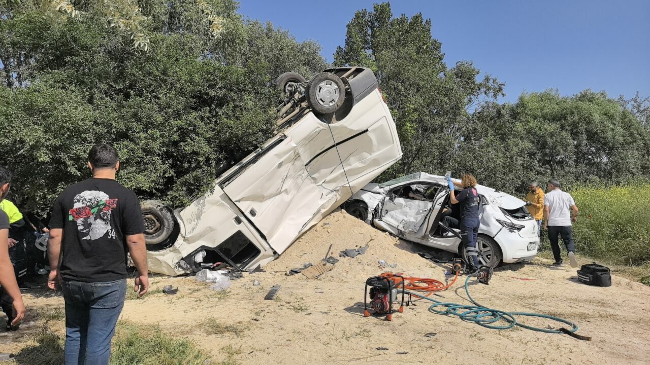 Bursa’da feci kaza: Ortalık savaş alanına döndü