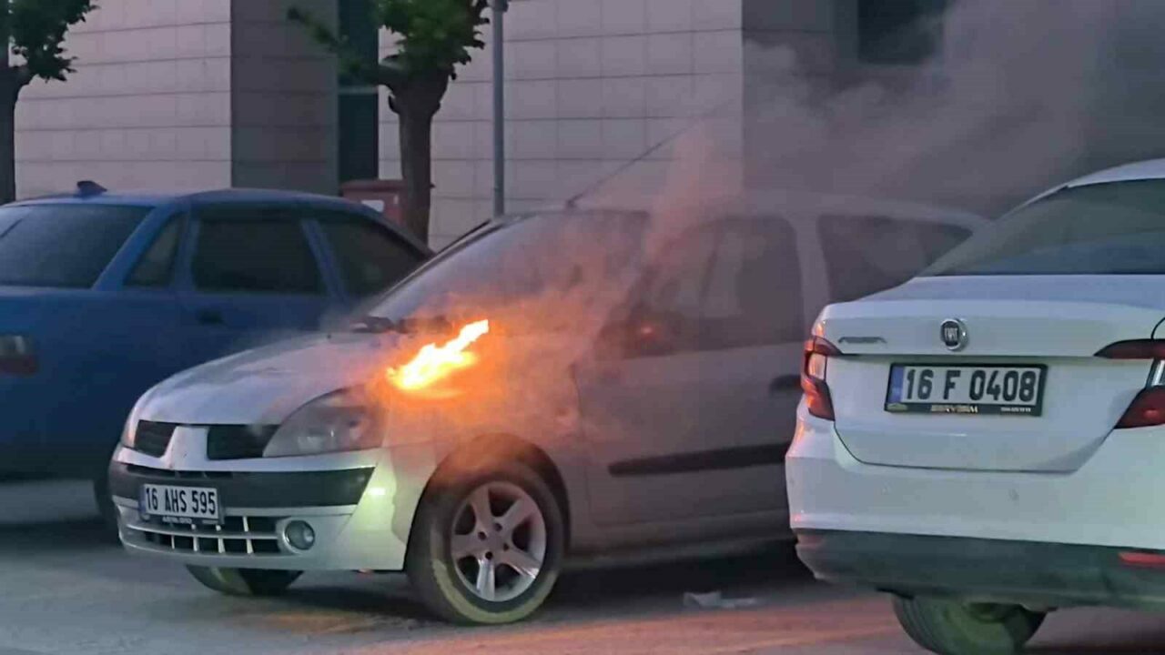 Bursa’da hastane otoparkındaki araç yandı Bursa’da hastane otoparkındaki araç yandı