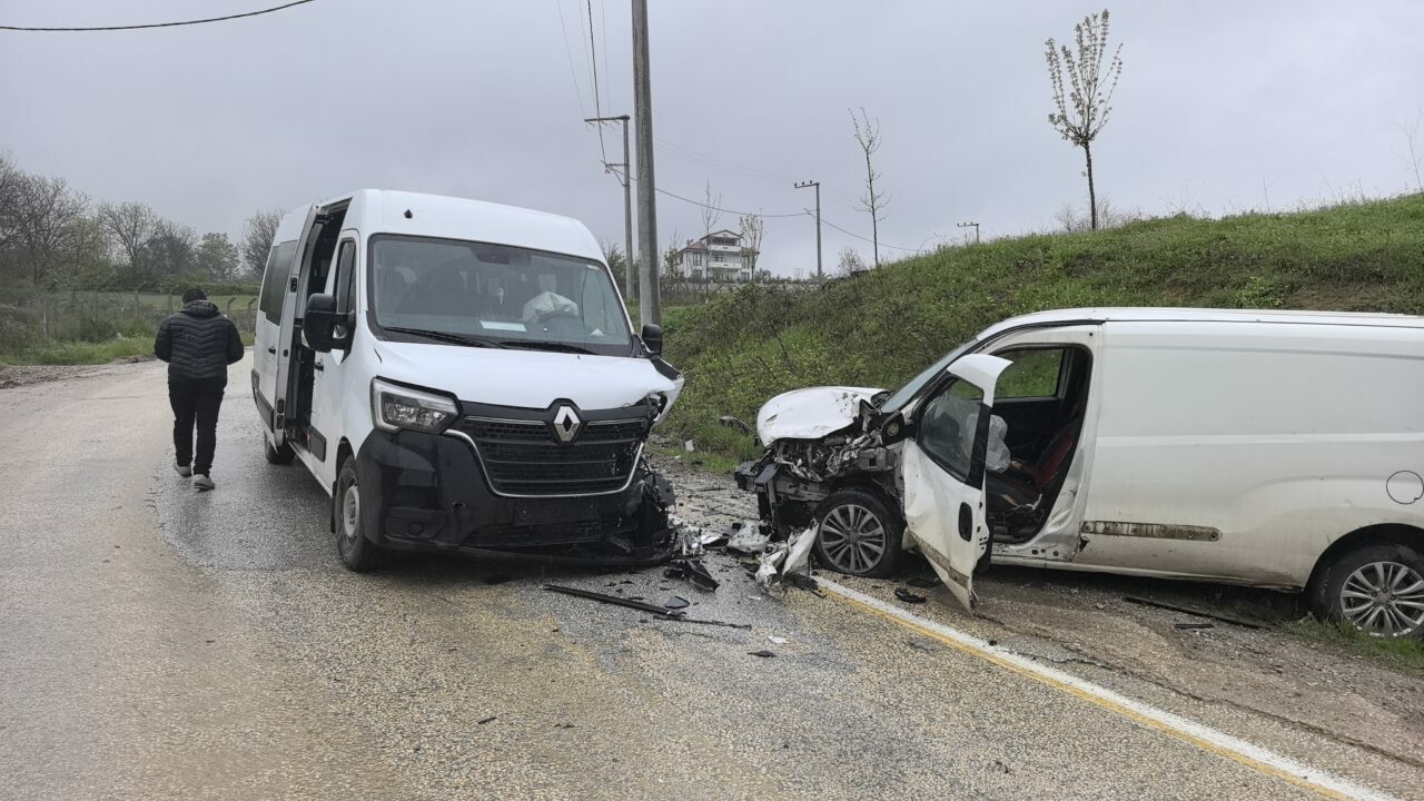 Bursa’da işçi servisi kaza yaptı! Yaralılar var Bursa’da işçi servisi kaza yaptı! Yaralılar var