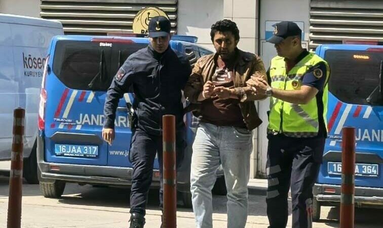 Bursa’da jandarma ekiplerine saldırmıştı! Tutuklandı Bursa’nın İnegöl ilçesinde jandarma ekiplerine saldıran şahıs tutuklandı.