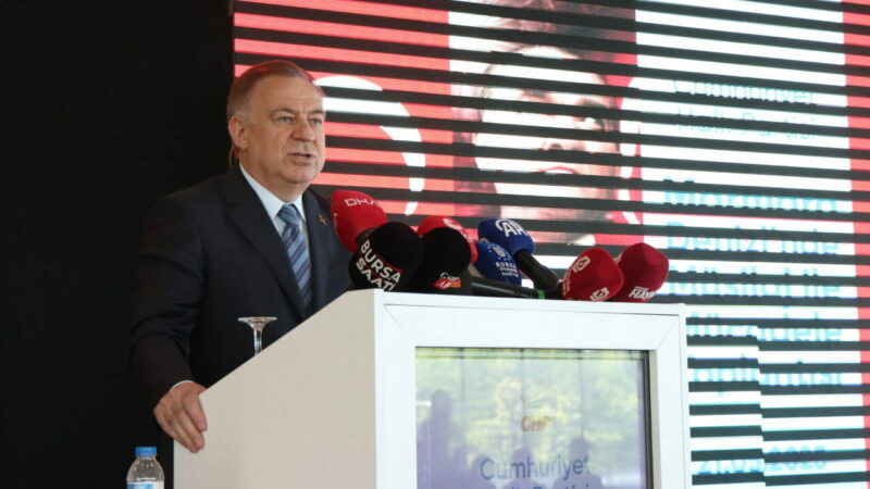 Bursa'da Büyükşehir Belediyesi öncülüğünde, CHP Genel Başkan Yardımcısı Gökan Zeybek'in