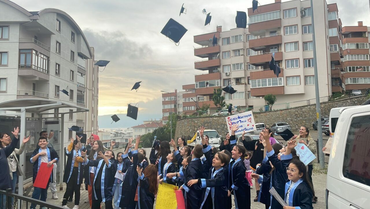 Bursa’da öğrencilerden öğretmenlerine duygulandıran sürpriz
