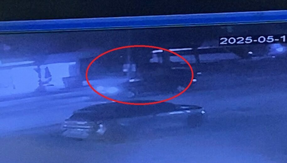 Bursa’da otomobil aydınlatma direğine çarptı Bursa’da otomobil aydınlatma direğine çarptı