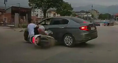 Bursa’da otomobil ile motosiklet çarpıştı Bursa’da otomobil ile motosiklet çarpıştı