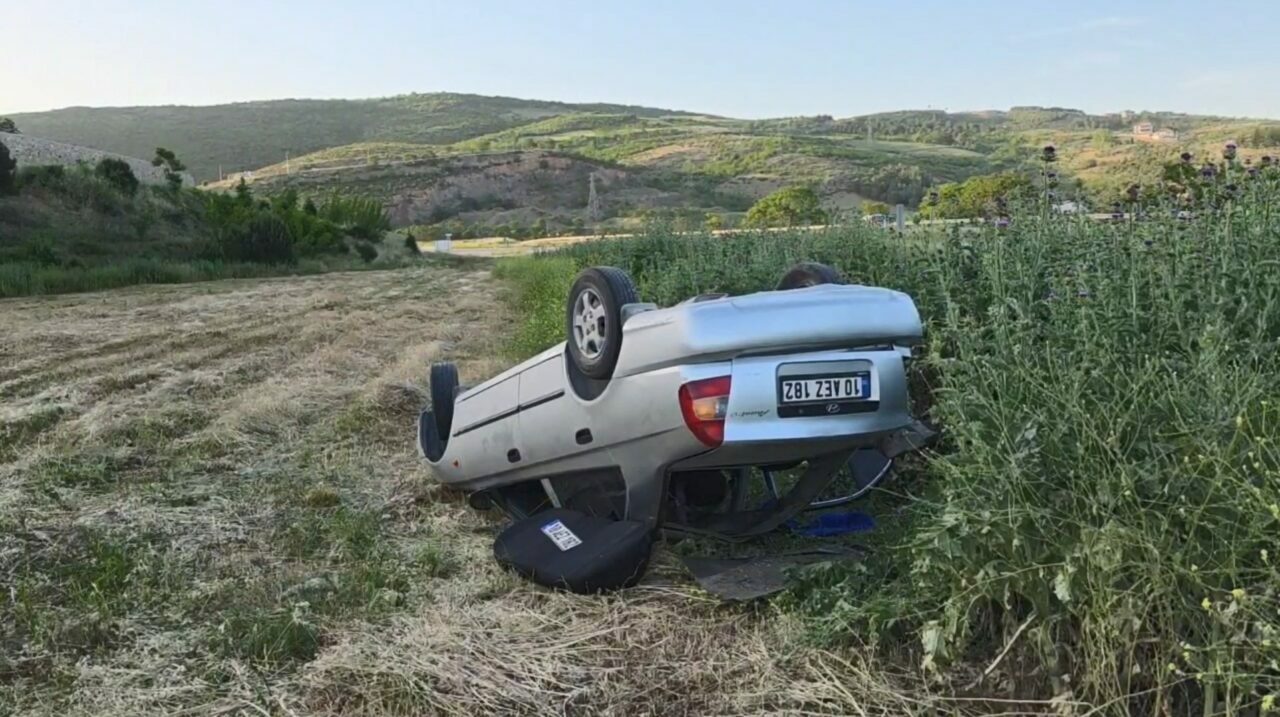 Bursa’da otomobil, şarampole yuvarlandı