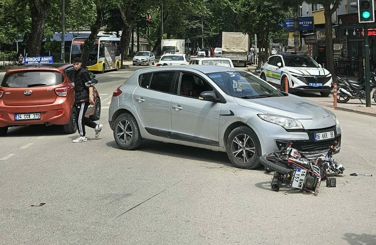 Bursa’da otomobille motosiklet çarpıştı Bursa’da otomobille motosiklet çarpıştı