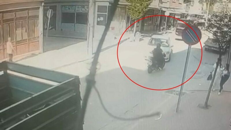 Bursa’da otomobille motosiklet çarpıştı! O anlar kamerada Bursa’nın İnegöl ilçesinde, dönüş yapan otomobille kafa kafaya çarpışan motosiklet