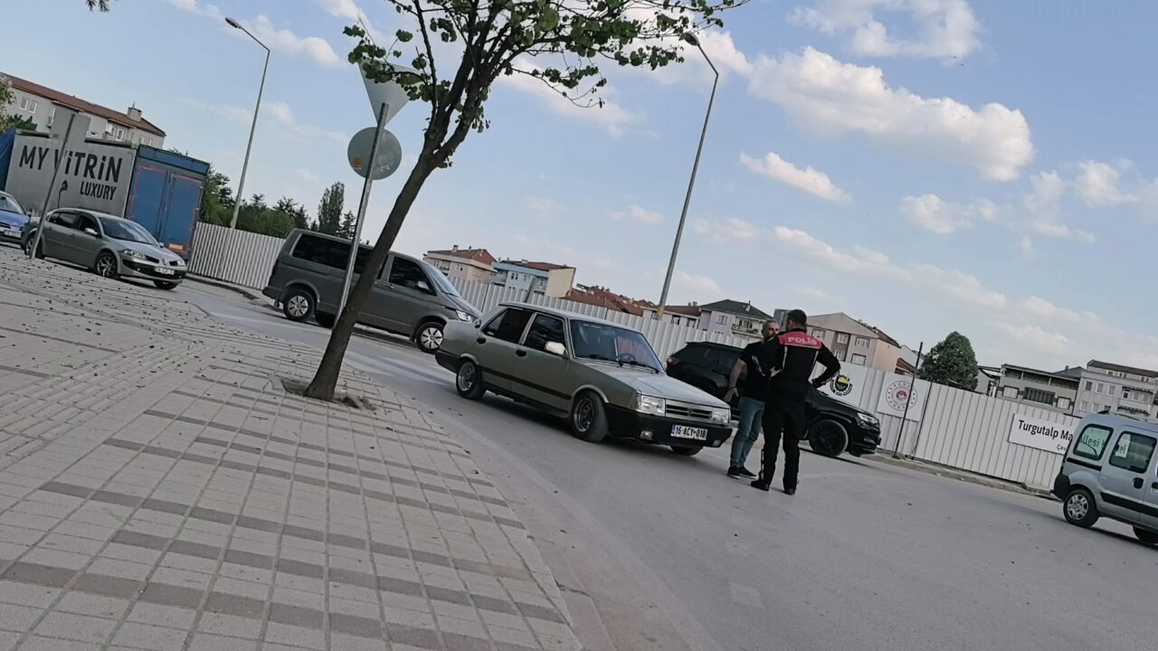 Bursa’da polisin alkollü sürücüyle imtihanı Bursa’da polisin alkollü sürücüyle imtihanı