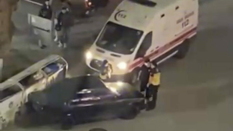 Bursa’da polisin zor anları! Kendini araca kilitledi