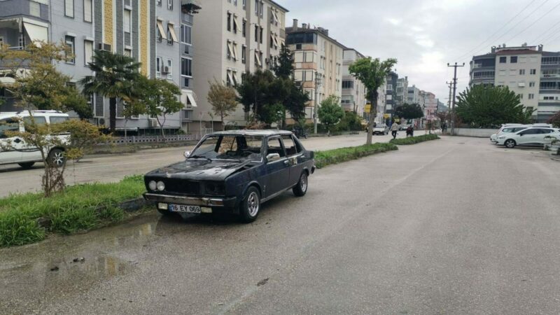 Bursa’da seyir halindeyken yandı Bursa'nın Mudanya ilçesinde yangın çıkan otomobilde hasar oluştu.