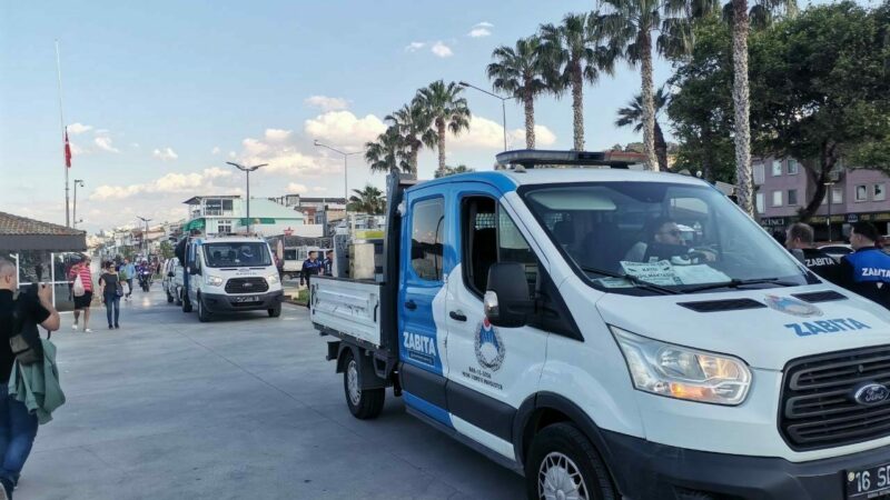 Bursa Büyükşehir Belediyesi zabıta ekipleri, Mudanya ilçesinde sahil bandında seyyar